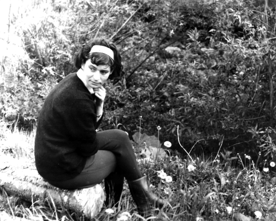 czarno-białe zdjęcie kobiety